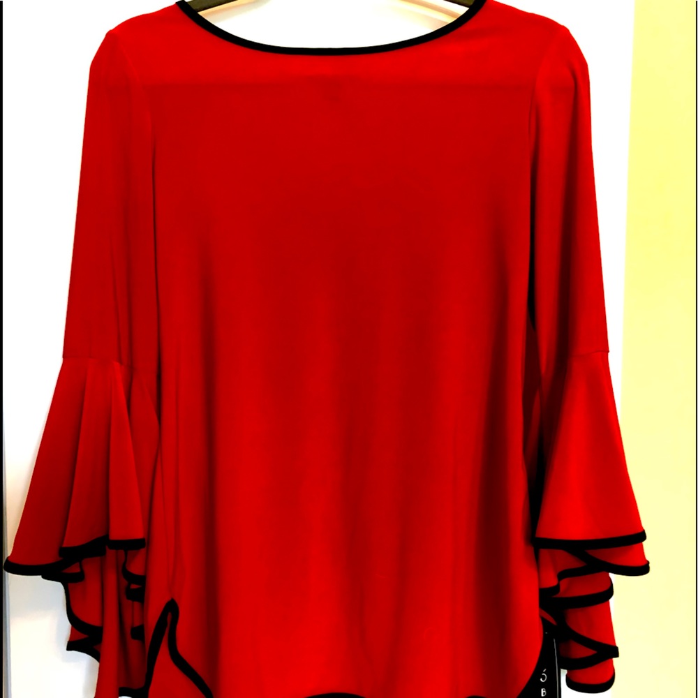 Dressy shirt with classy sleeves